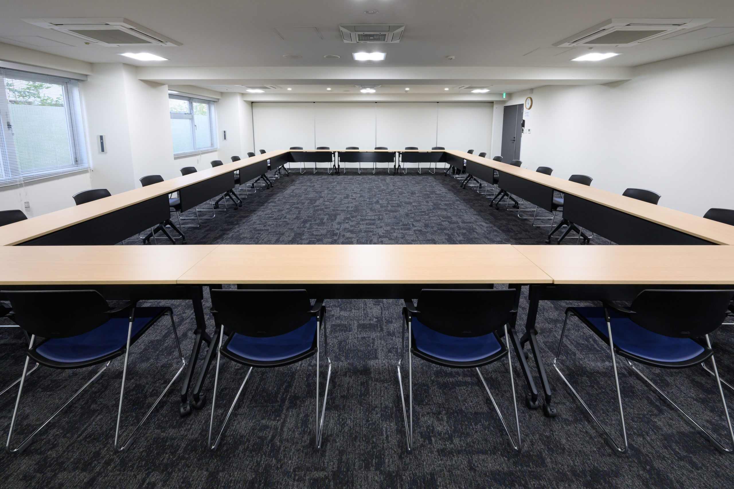 レイアウト：口の字形