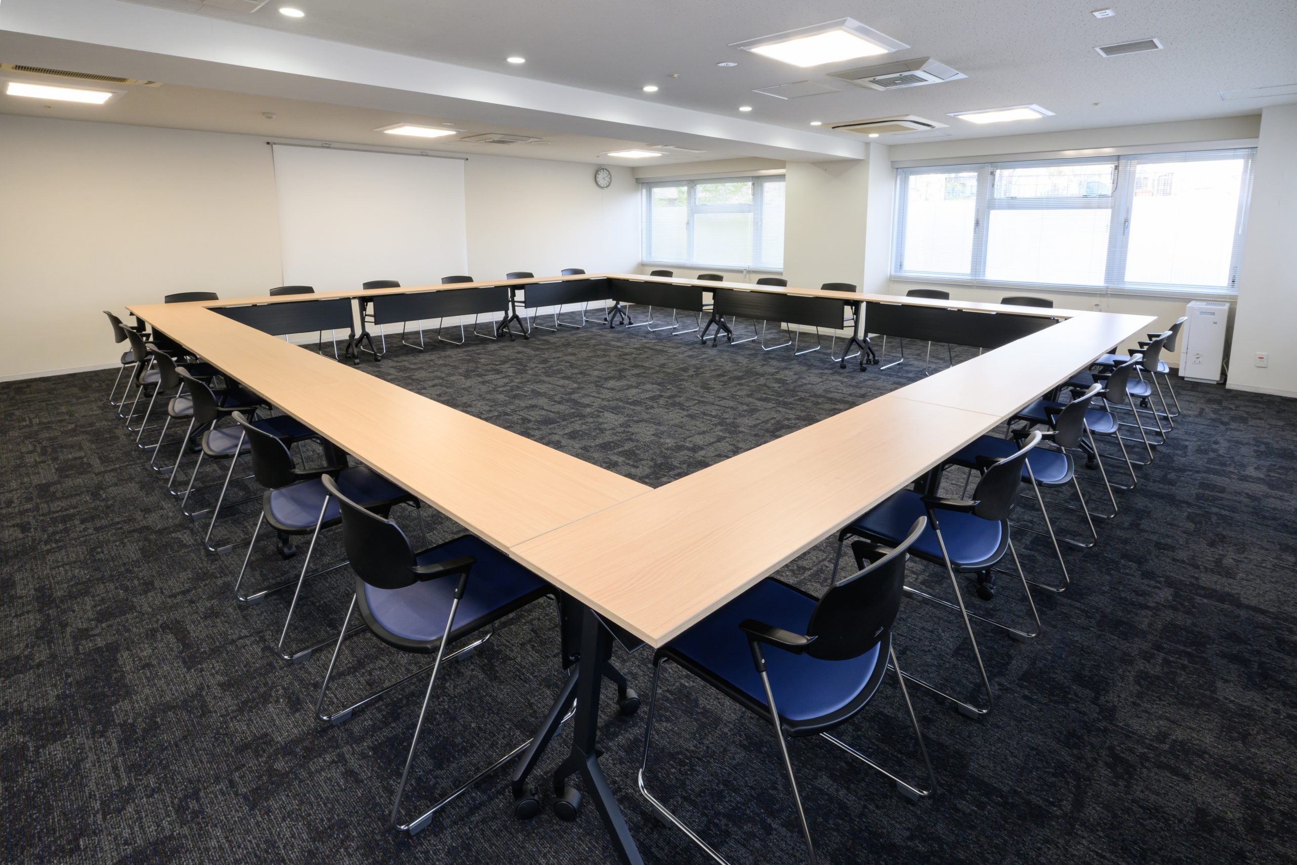 レイアウト：口の字形