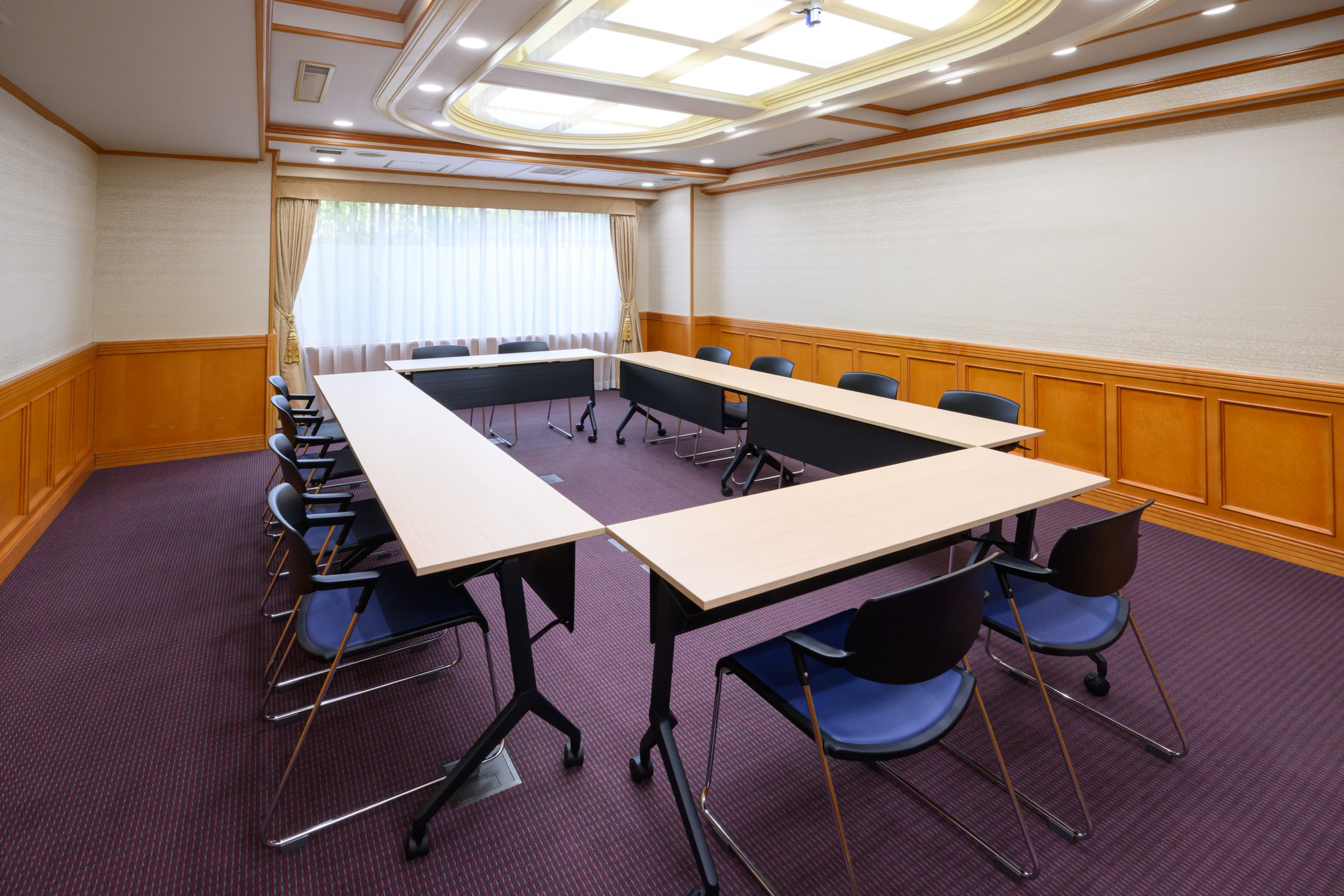 レイアウト：口の字形